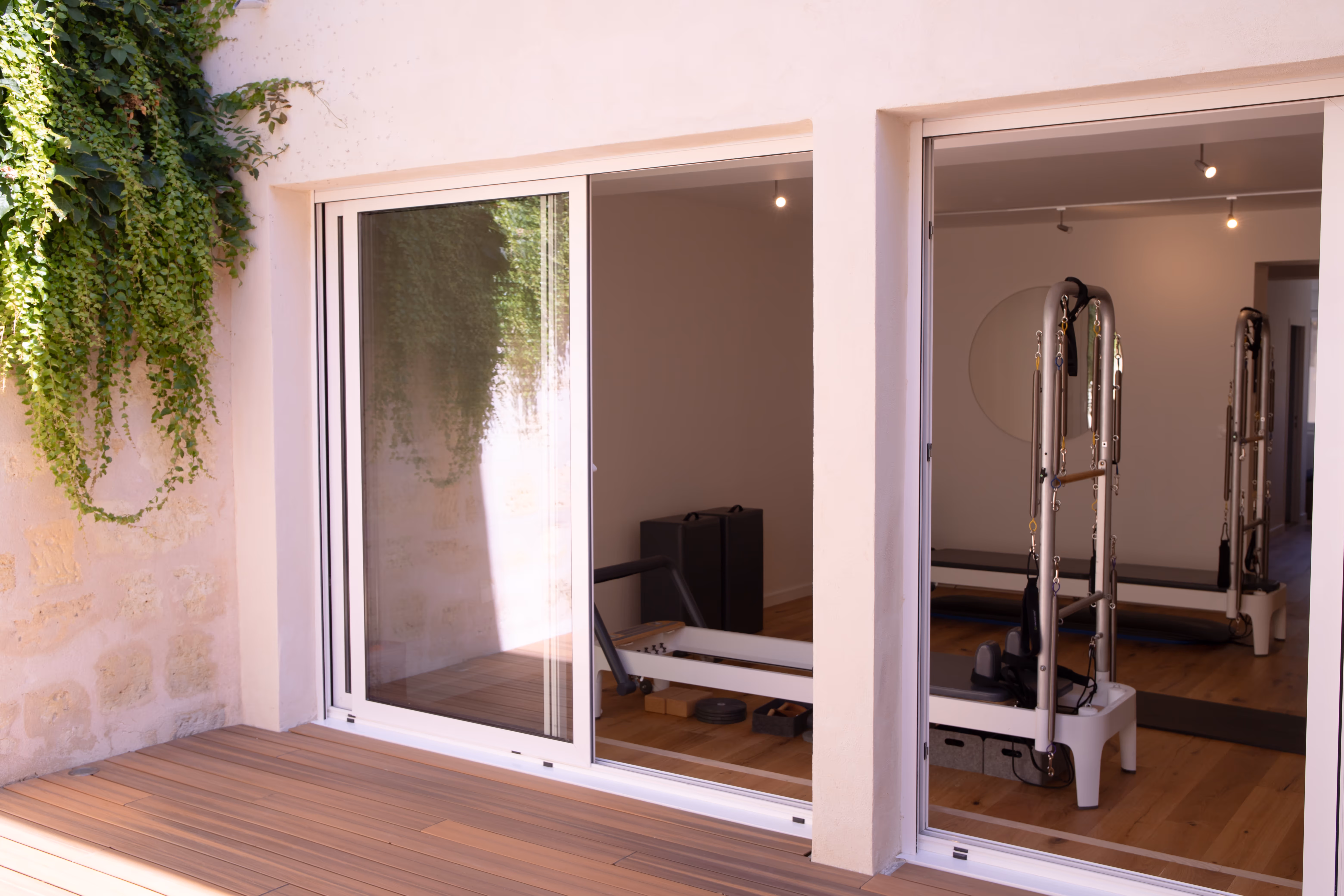 Terrasse extérieure du studio Aline Bellardi Pilates à Bordeaux